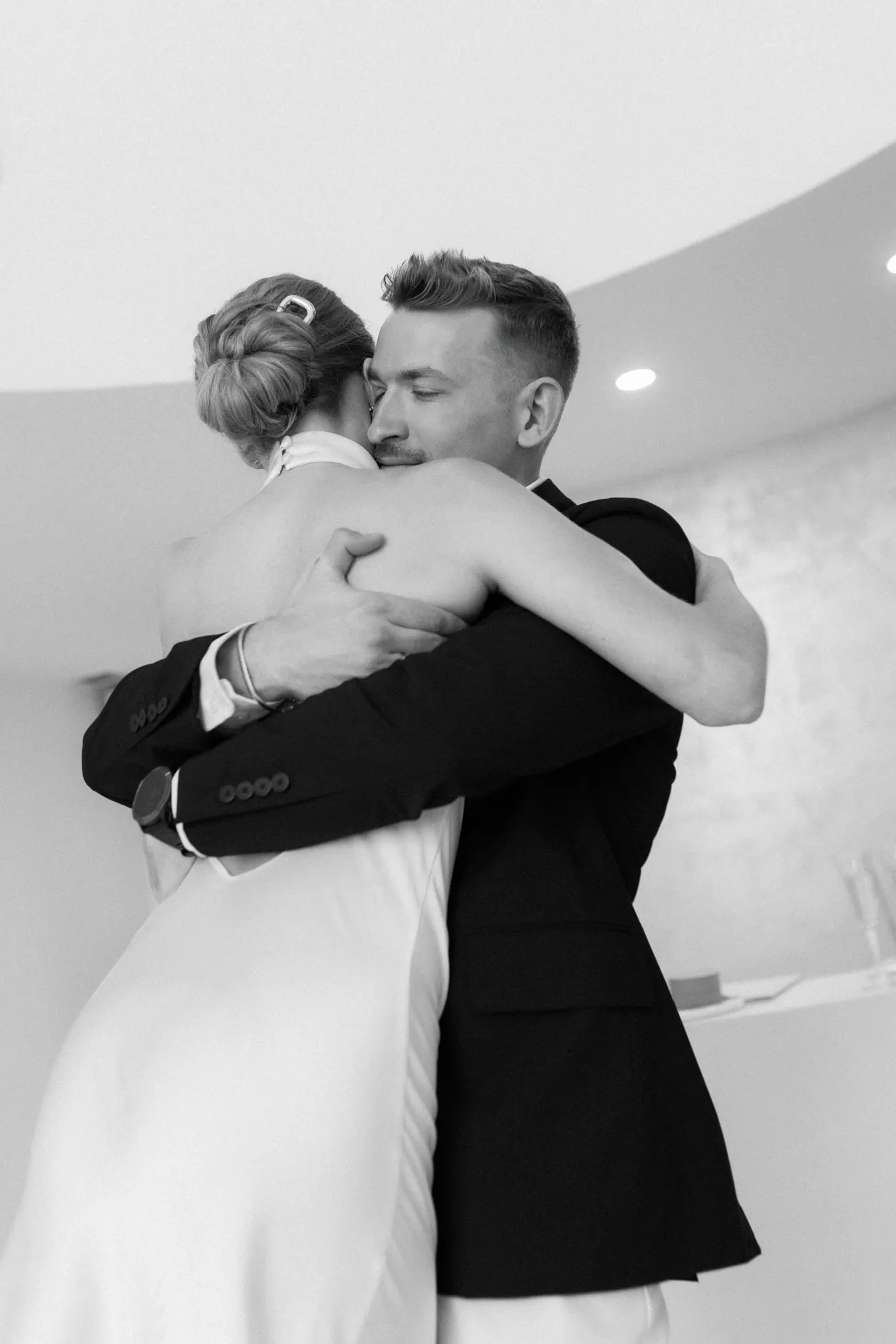A close embrace, black and white