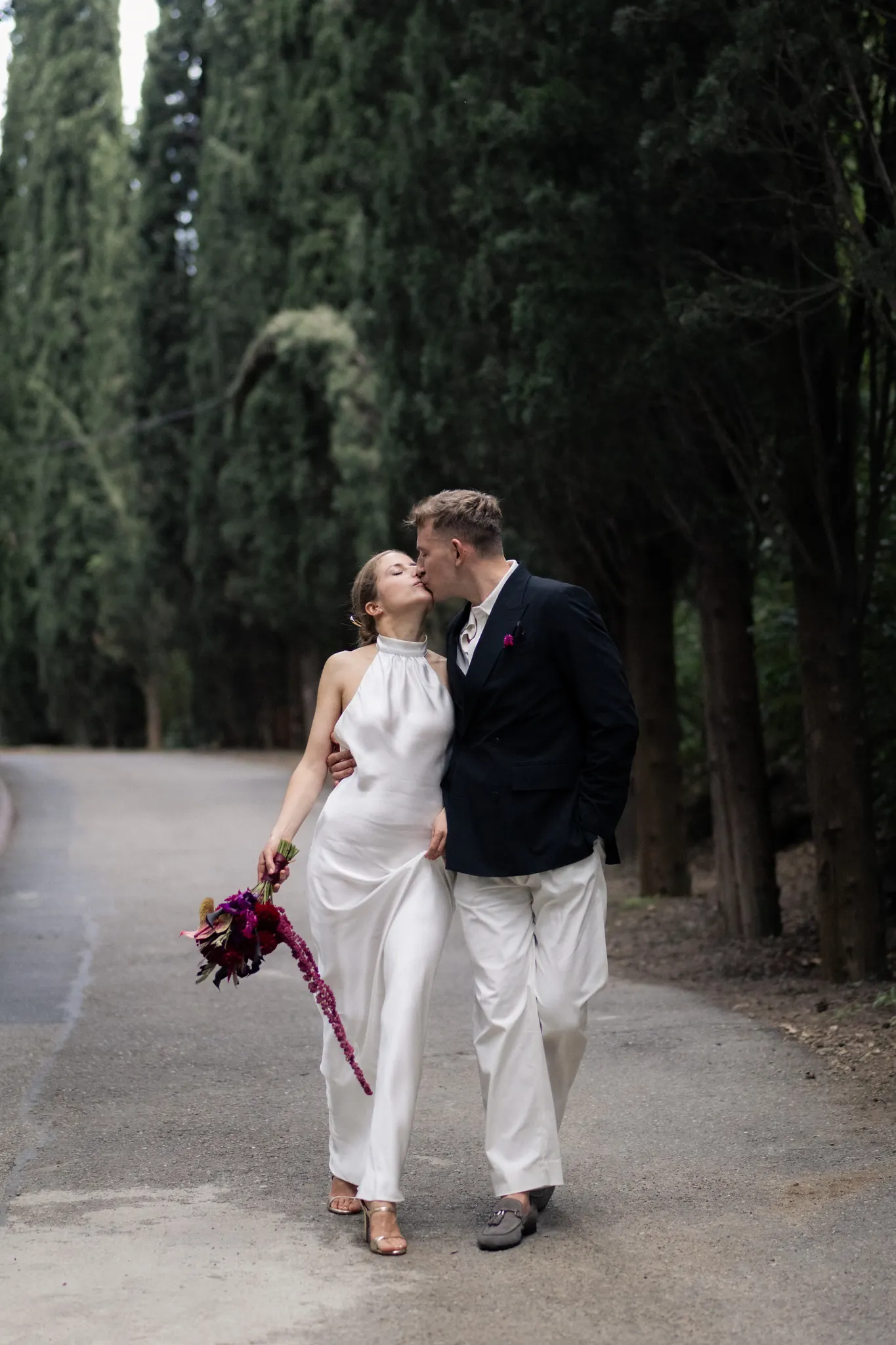 Veronika and Sasha kissing as they walk along the road